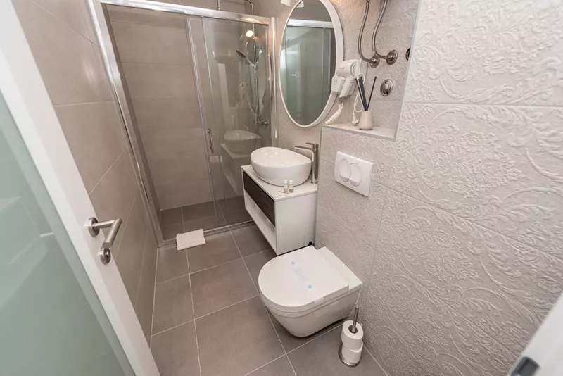 Pool Maris | Double room with Balcony - Image 2