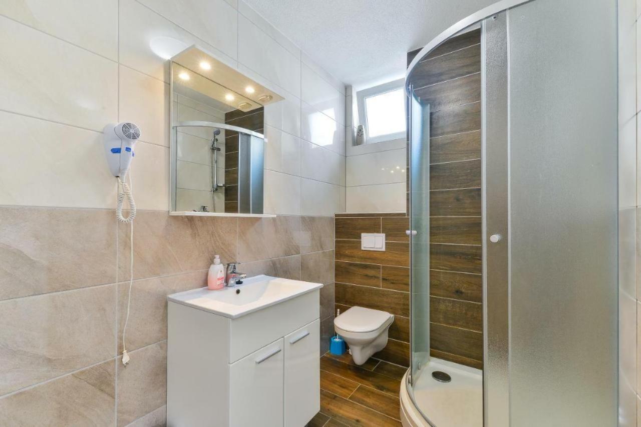 Royal I | Two-Bedroom Apartment BSMT - Image 2