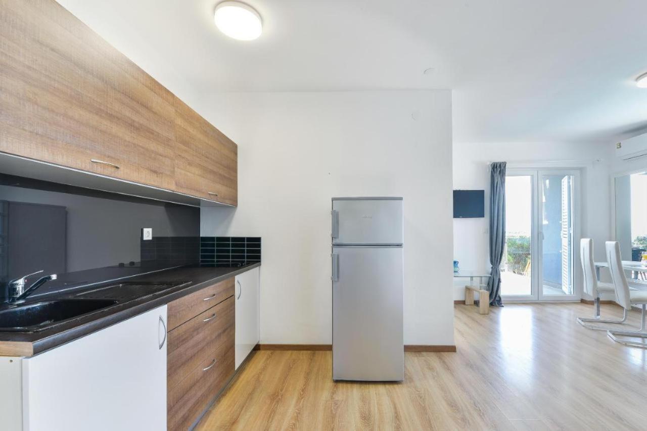 Royal I | Two-Bedroom Apartment BSMT - Image 4