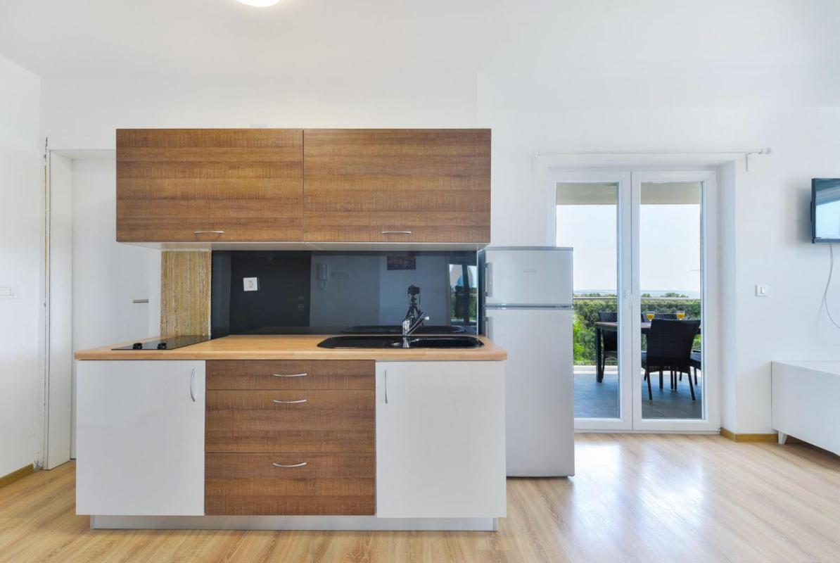 Royal I | Two-Bedroom Apartment BSMT - Image 5