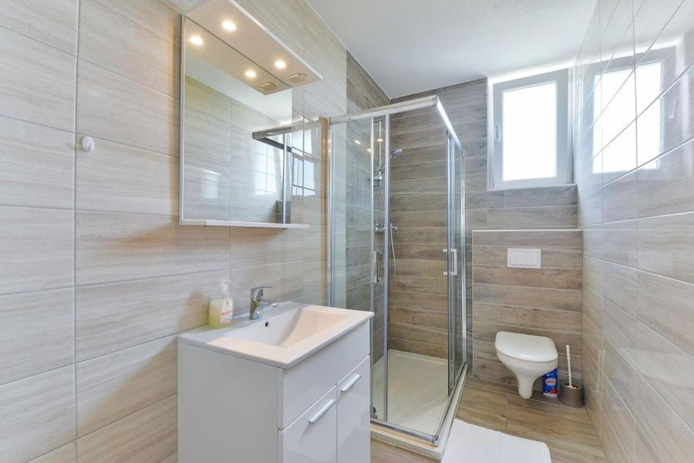 Royal I | Two-Bedroom Apartment BSMT - Image 7