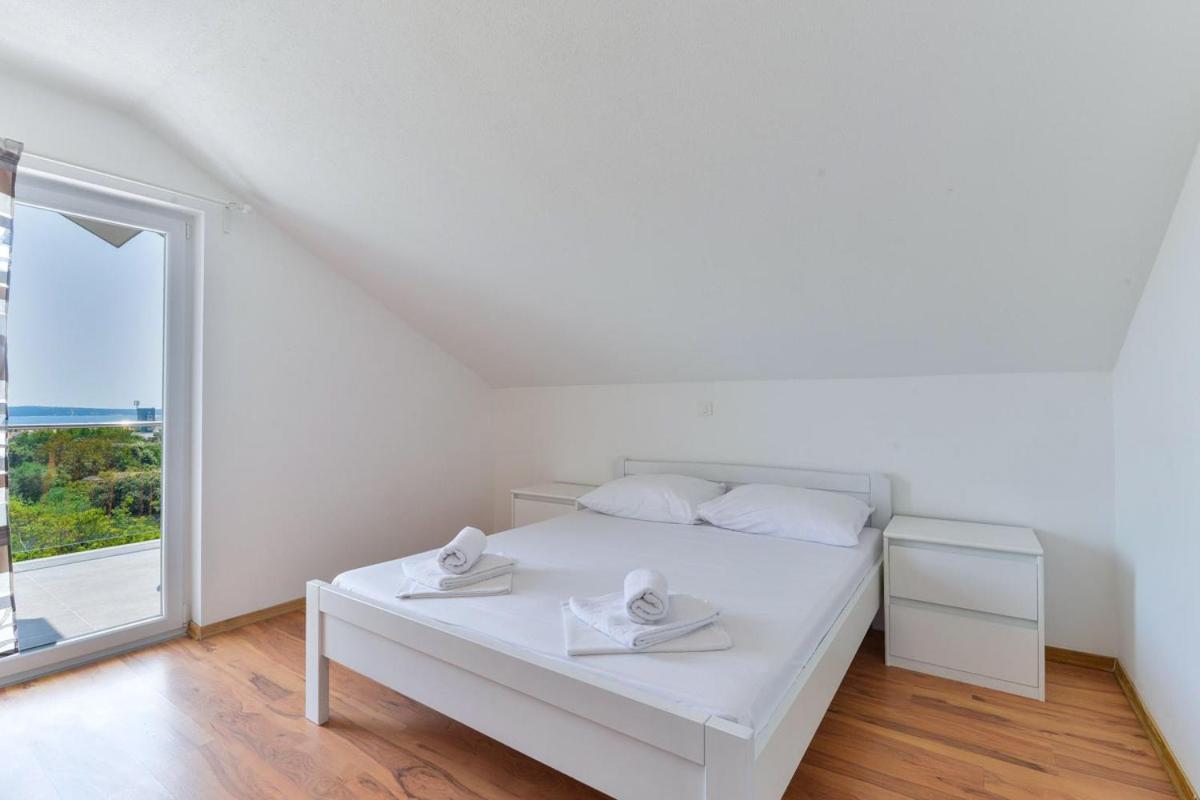 Royal I | Two-Bedroom Apartment BSMT - Image 8