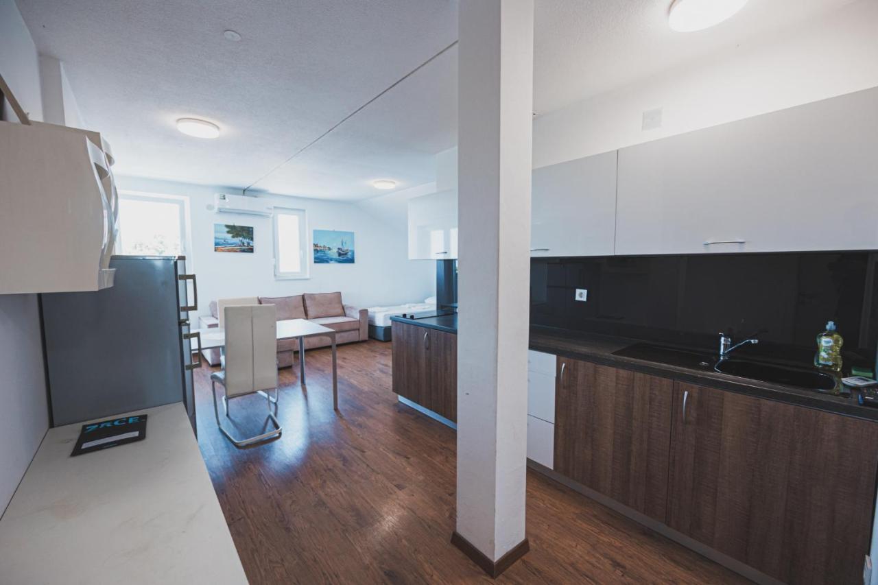 Royal I | Two-Bedroom Apartment BSMT - Image 14