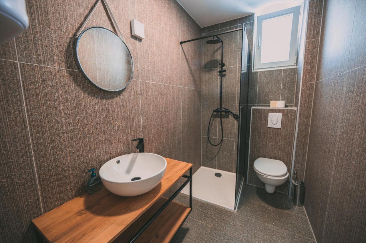 Royal II | Two-Bedroom Apartment with Balcony - Image 3