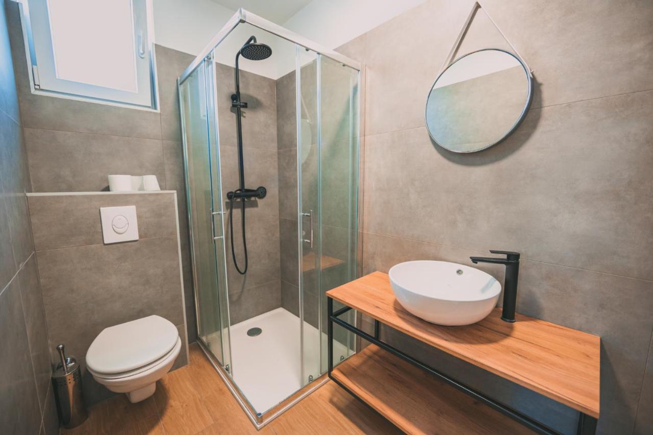 Royal II | Two-Bedroom Apartment with Balcony - Image 6