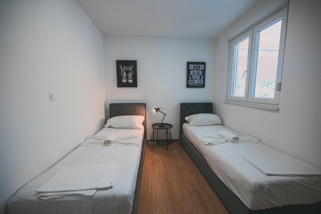 Royal II | Two-Bedroom Apartment with Balcony - Image 7