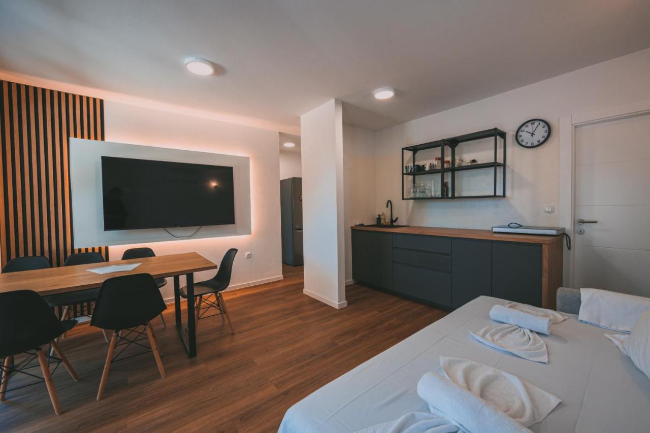 Royal II | Two-Bedroom Apartment with Balcony - Image 2