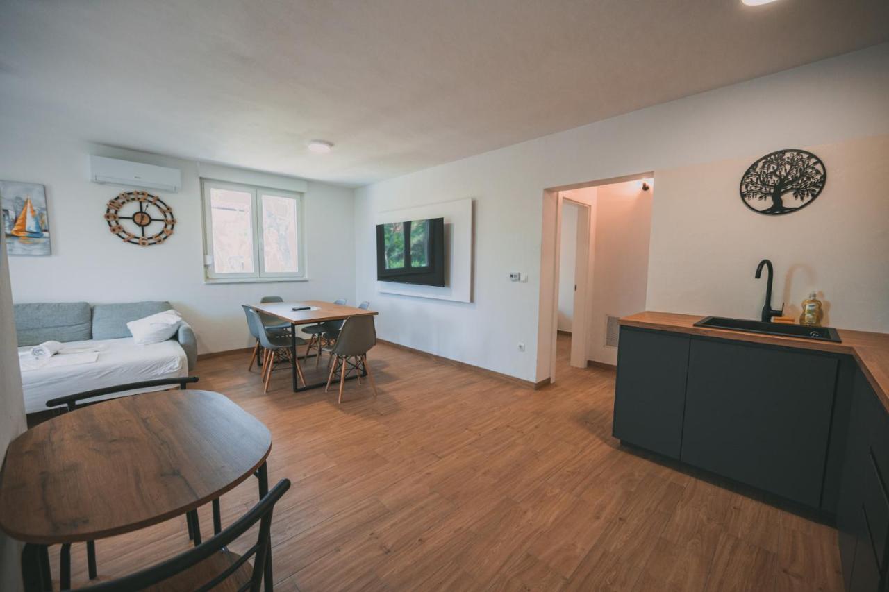 Royal II | Two-Bedroom Apartment with Balcony - Image 9