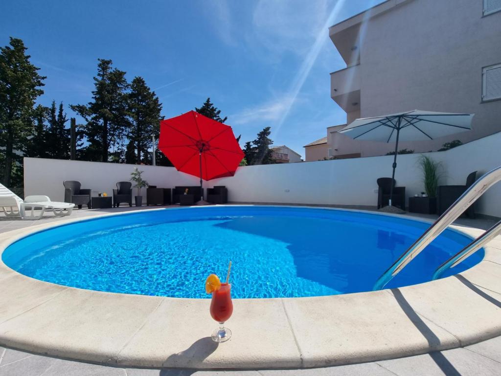 Coco Pool House | Two-Bedroom Apartment with Balcony