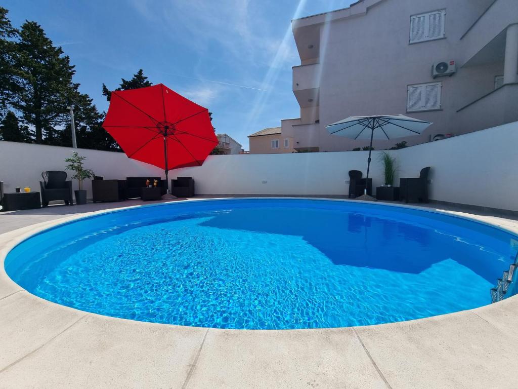 Coco Pool House | Two-Bedroom Apartment with Balcony - Image 15
