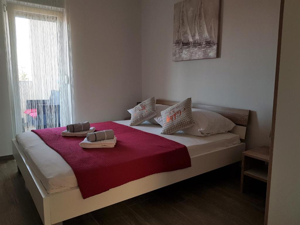 Coco Pool House | Two-Bedroom Apartment with Balcony - Image 2