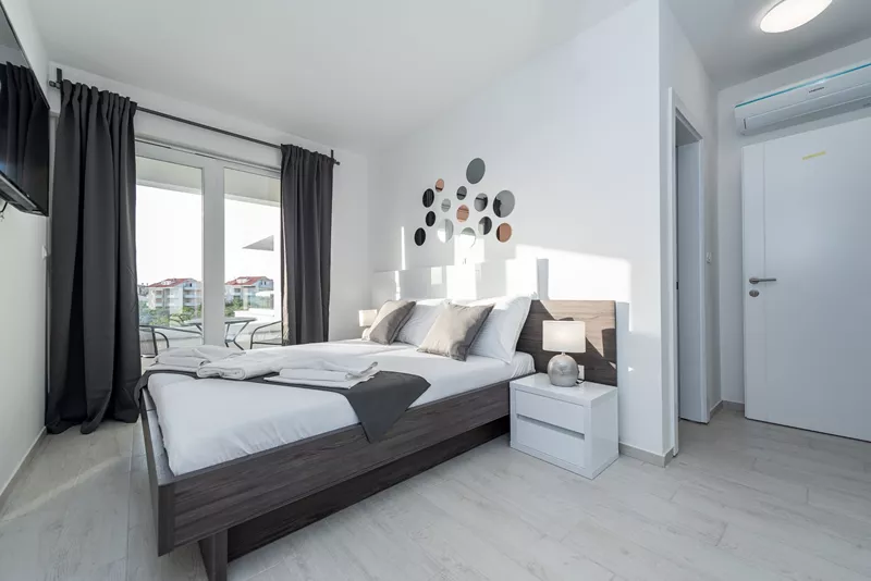 Pool Maris | One-Bedroom apartment - Image 8