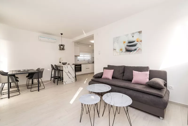 Pool Maris | One-Bedroom apartment - Image 5
