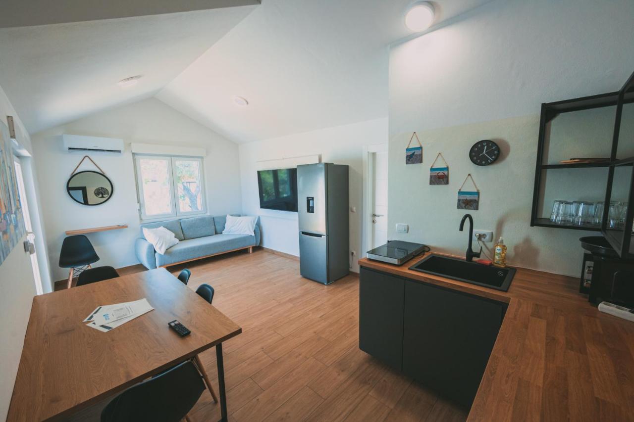 Royal II | Two-Bedroom Apartment with Balcony - Image 11