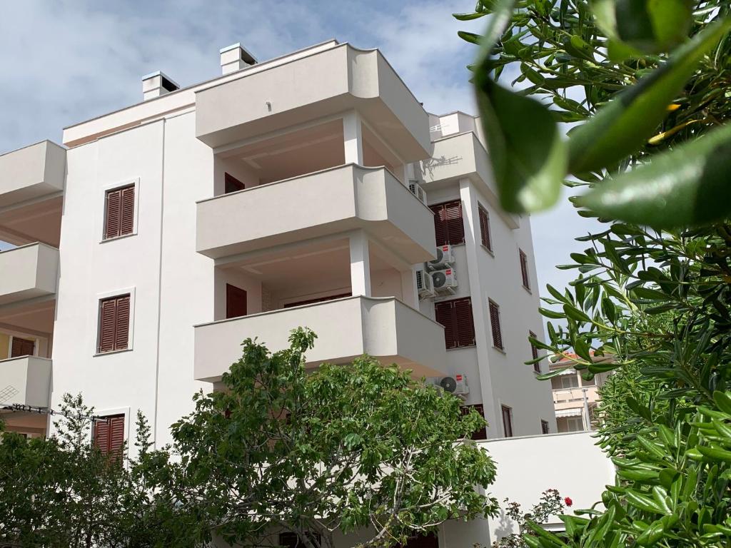 Maru | One-bedroom Apartment with Patio