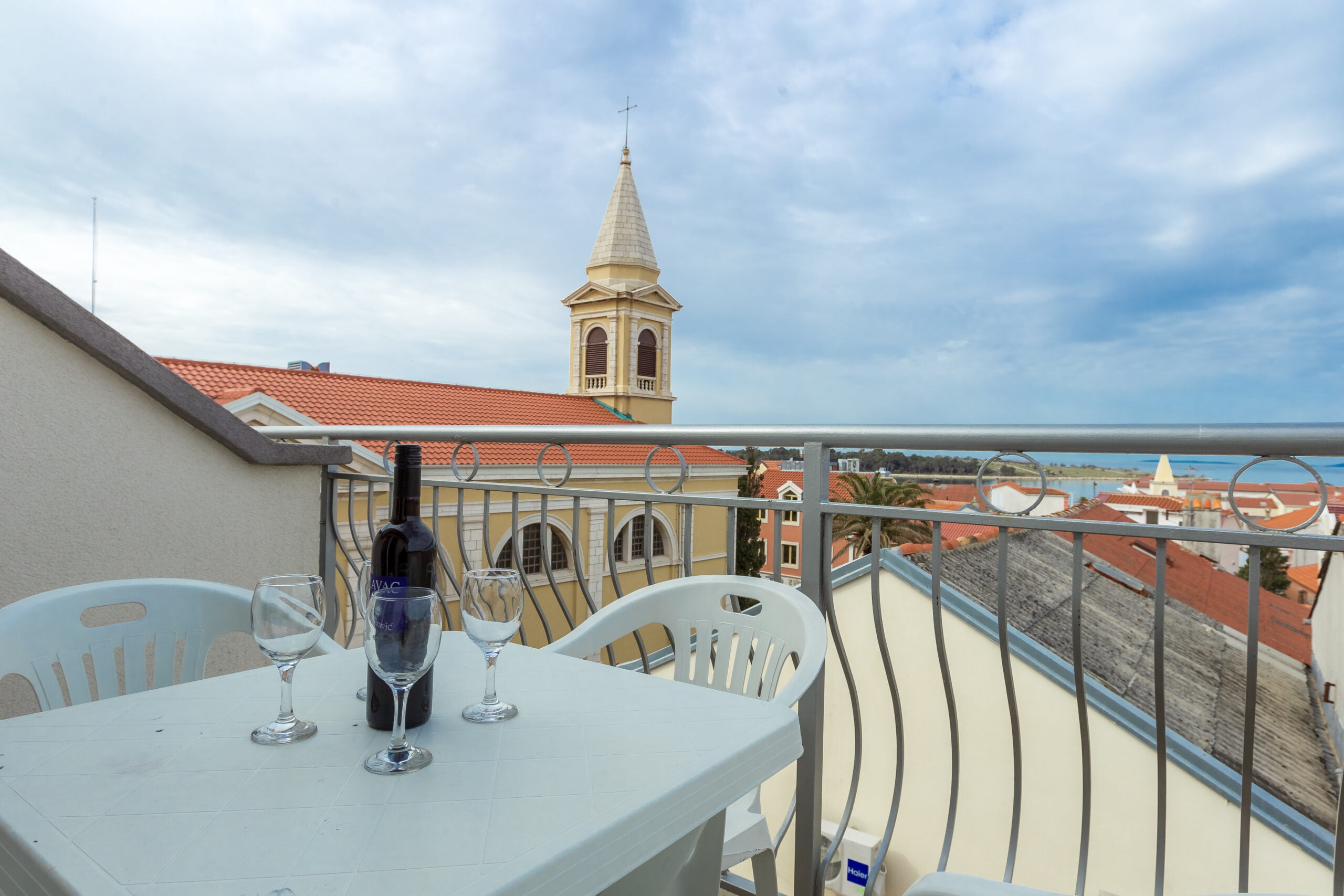 Ventus | One-Bedroom Apartment with Terrace and Sea View - Image 2