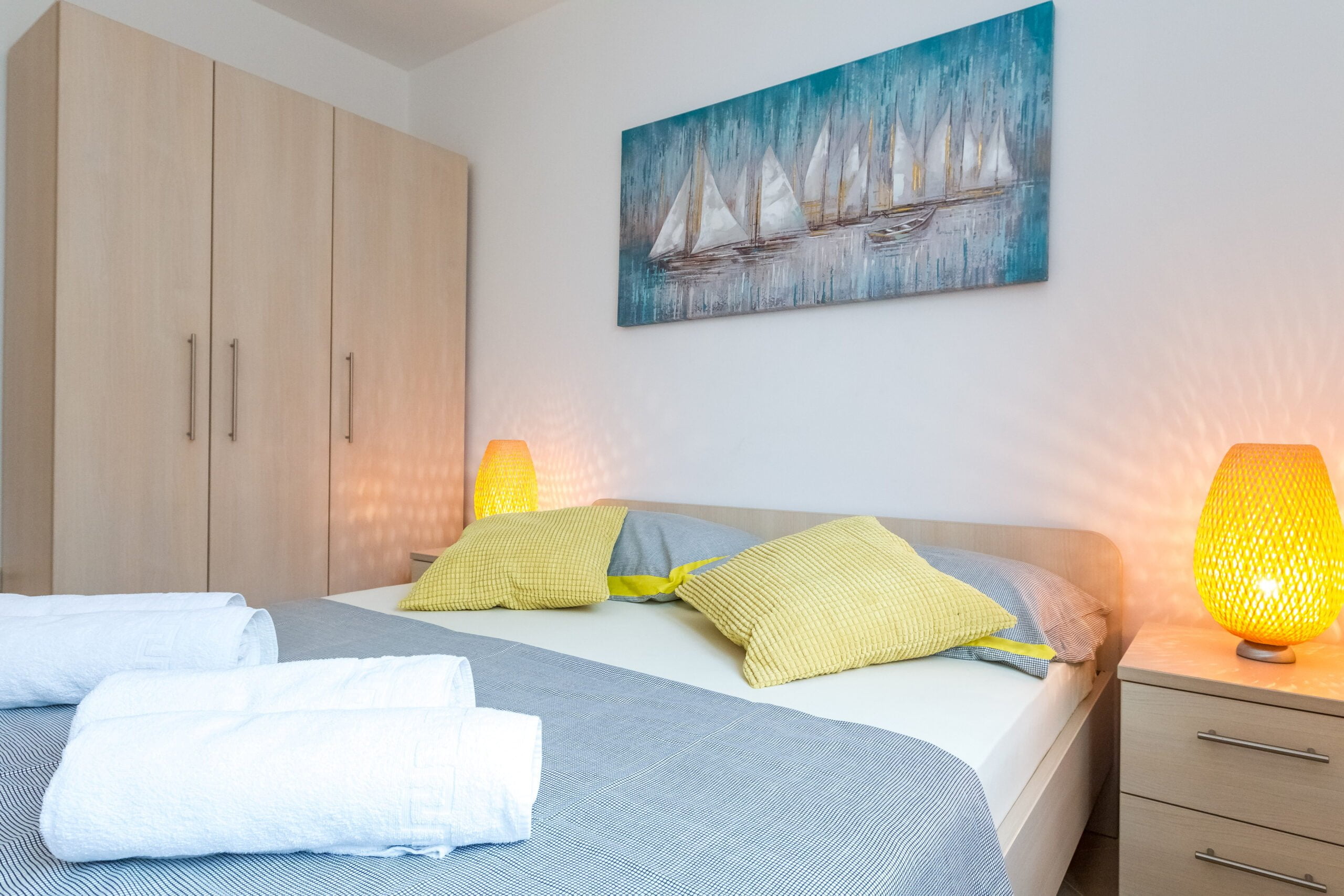 Maru | Comfort Two-bedroom Apartment with Terrace - Image 6