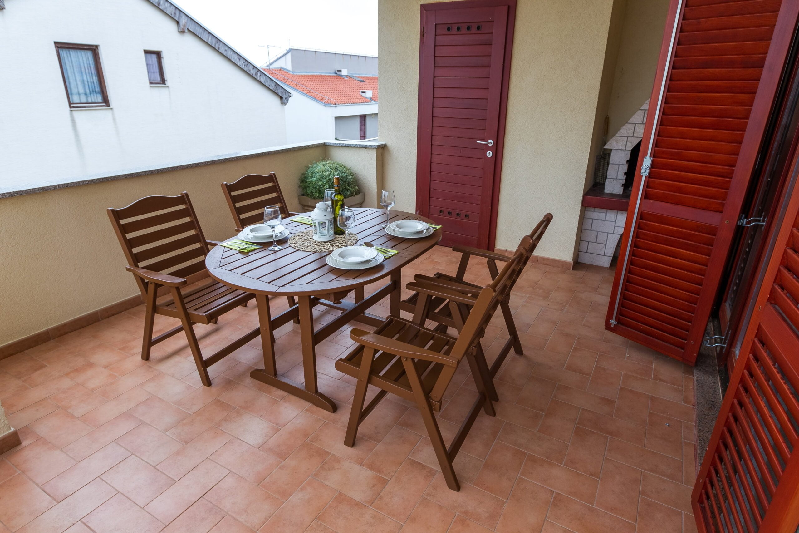 Maru | Comfort Two-bedroom Apartment with Terrace - Image 8