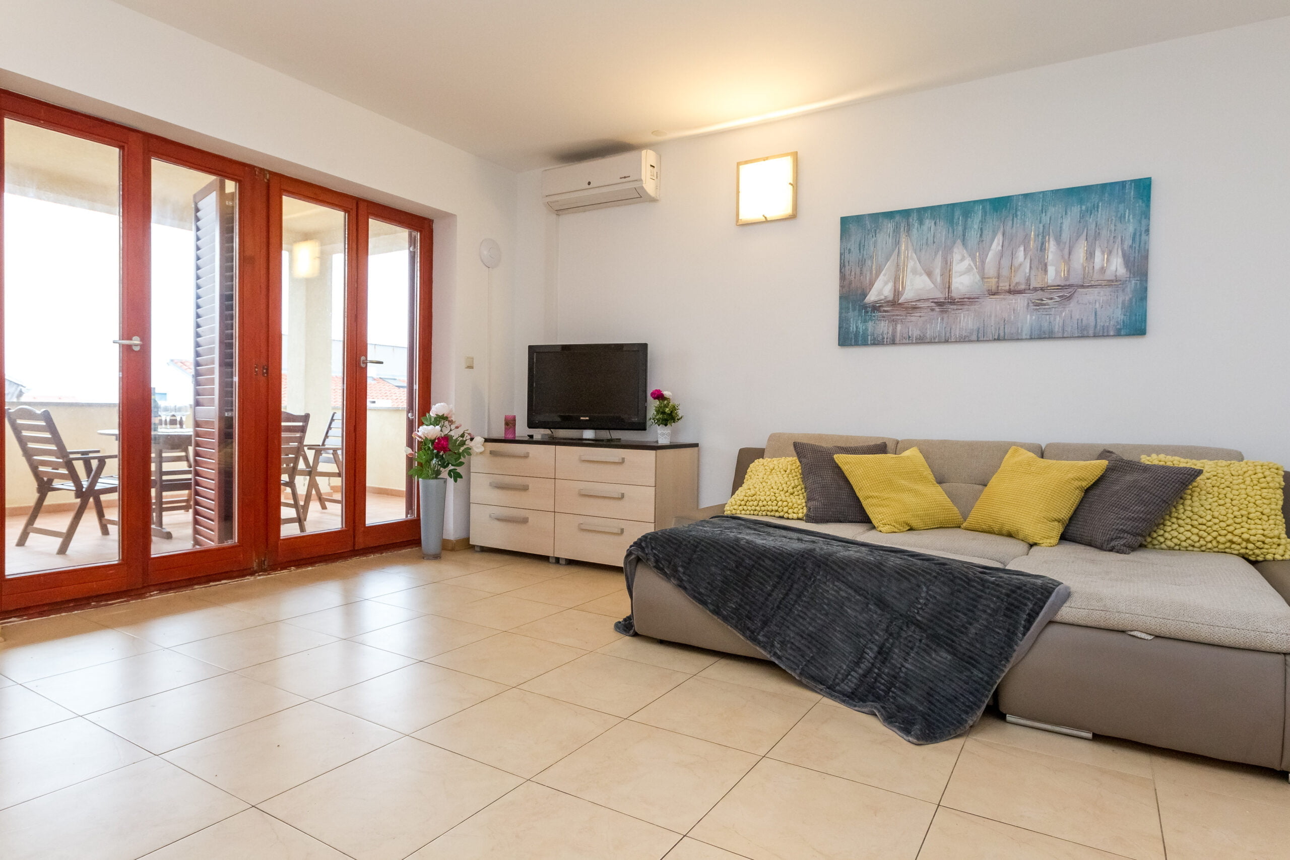 Maru | Comfort Two-bedroom Apartment with Terrace - Image 10