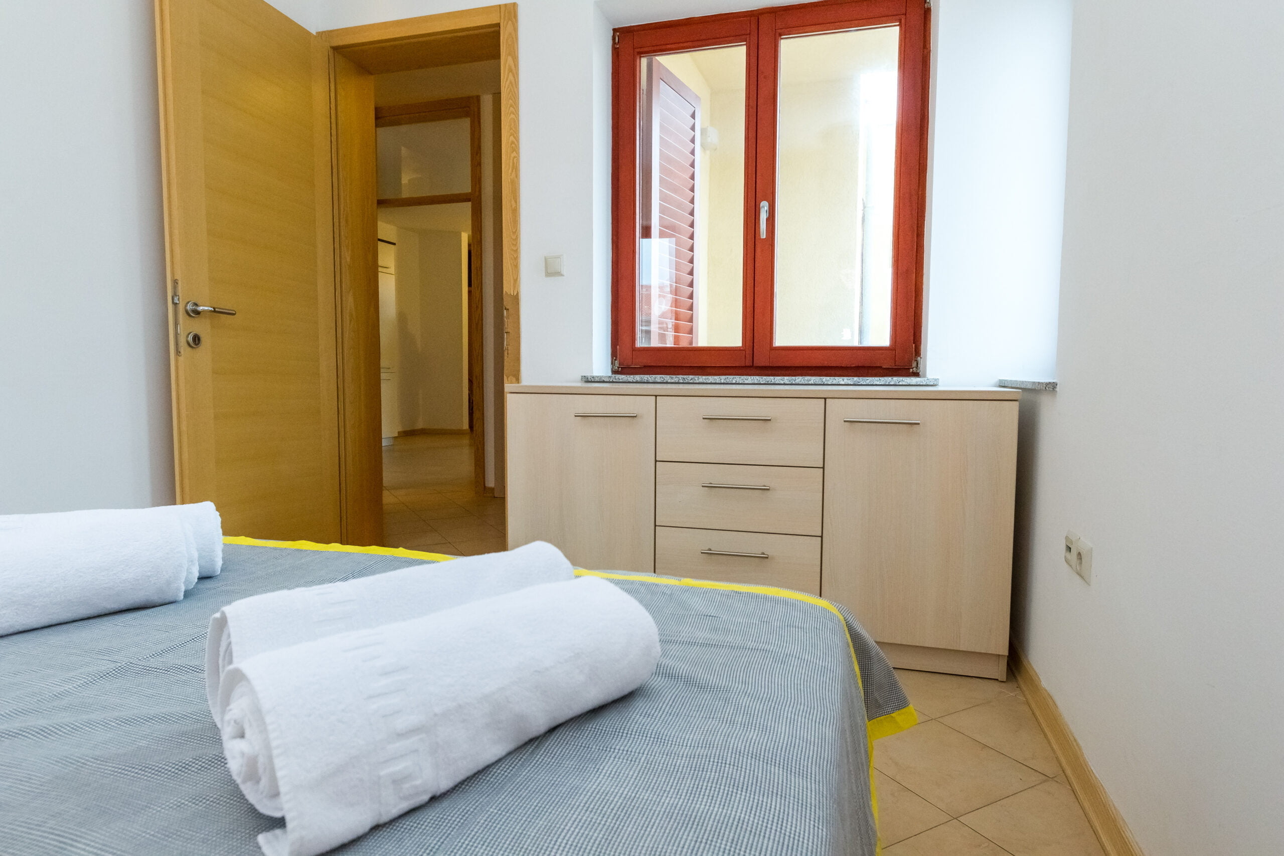 Maru | Comfort Two-bedroom Apartment with Terrace - Image 14