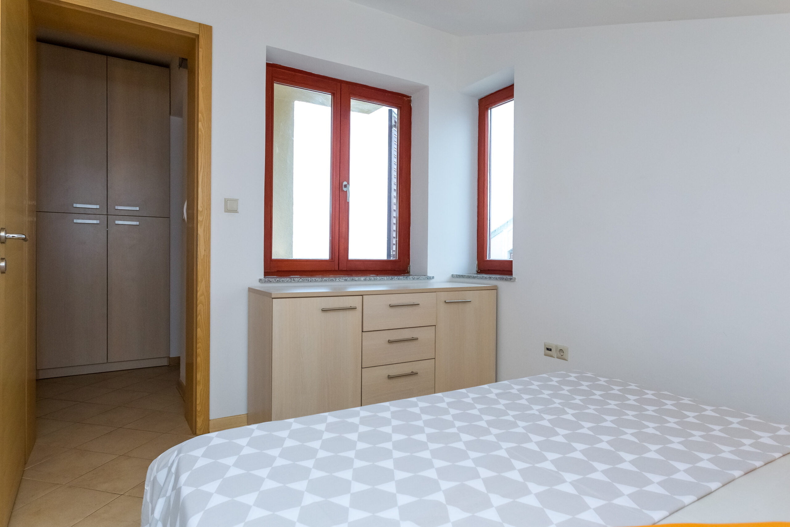 Maru | Comfort One-Bedroom Apartment with Terrace and Partial Sea View - Image 7
