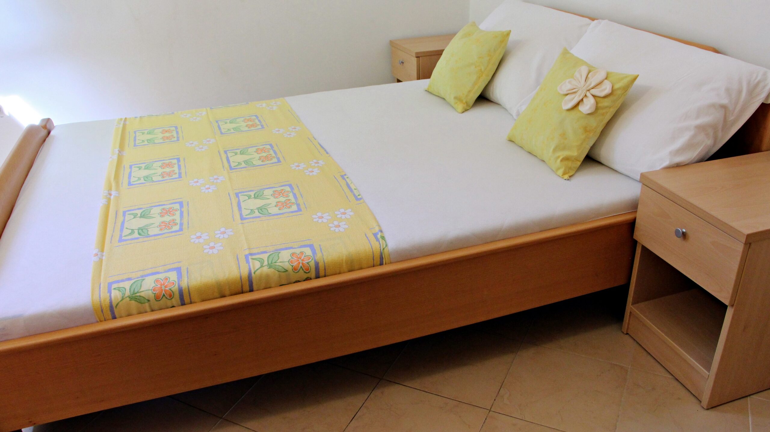 Maru | One-bedroom Apartment with Patio - Image 2