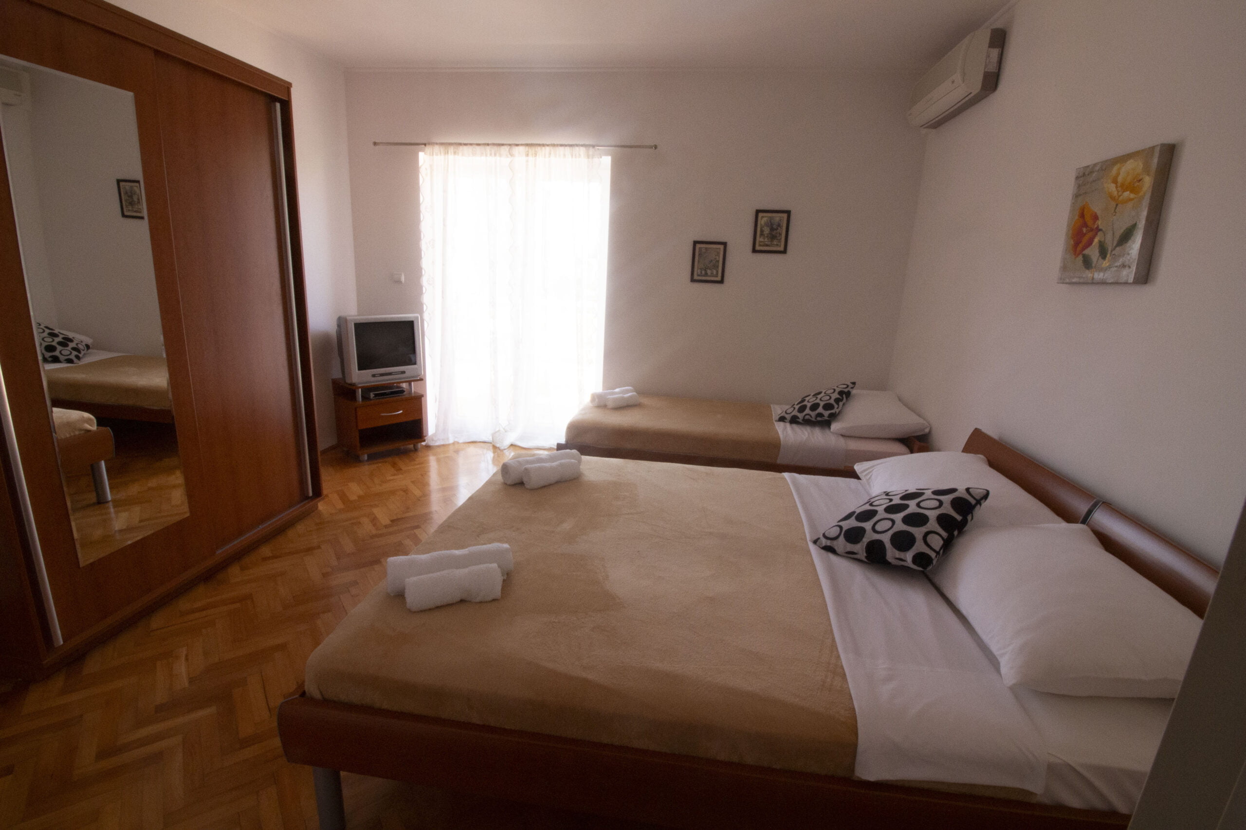 Fiesta | Triple Studio Apartment with Terrace - Image 3