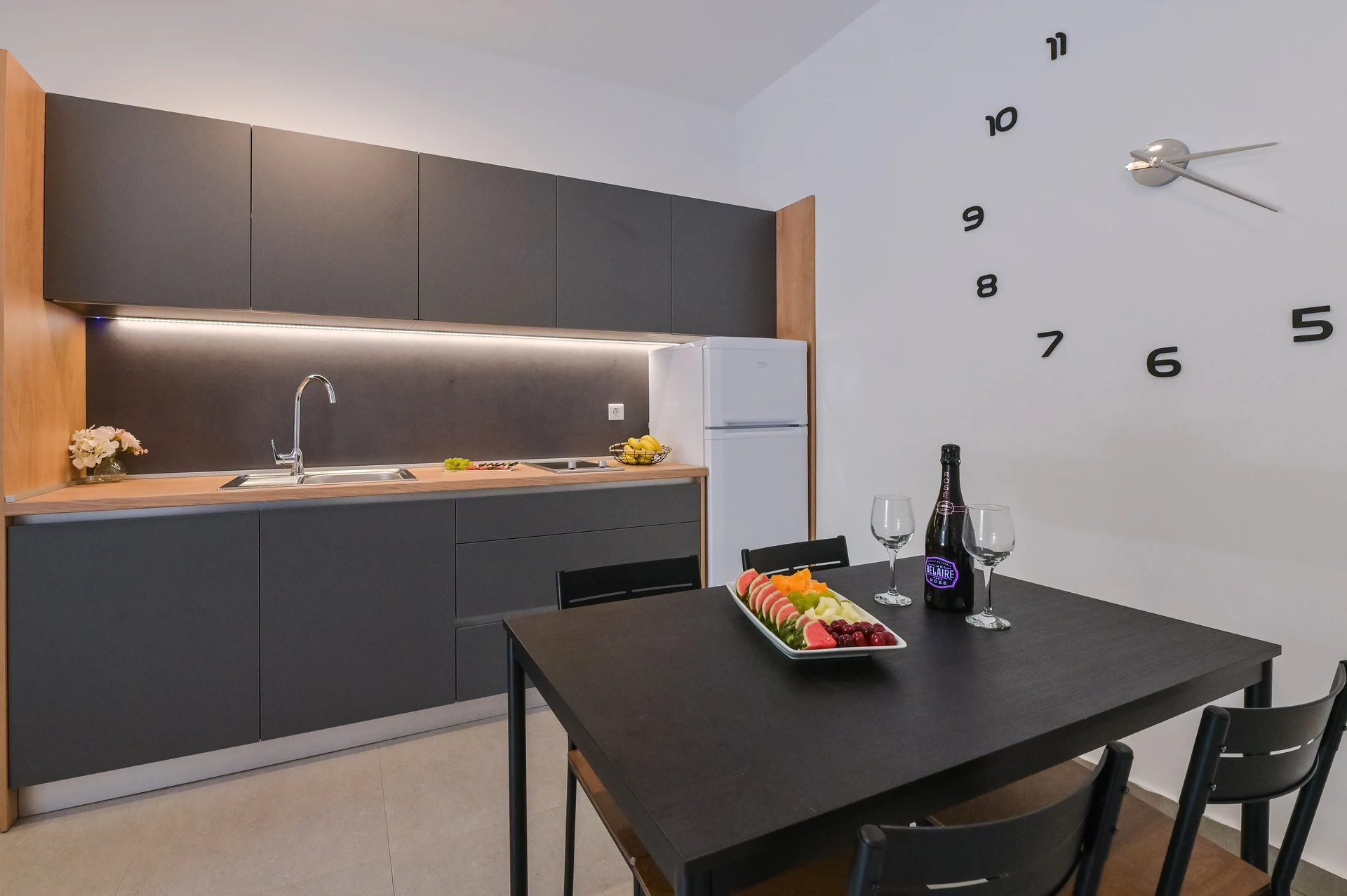Double L | One-Bedroom Apartment