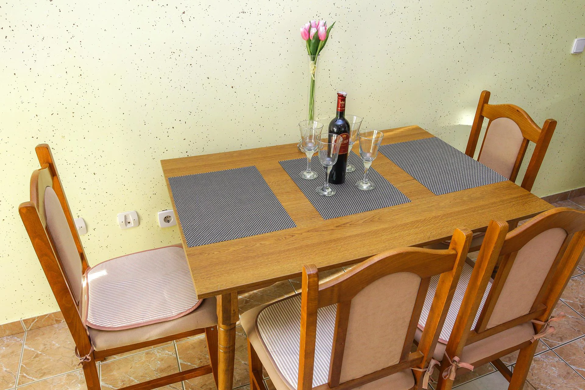 Lucky Luke | One-bedroom apartment - Image 13