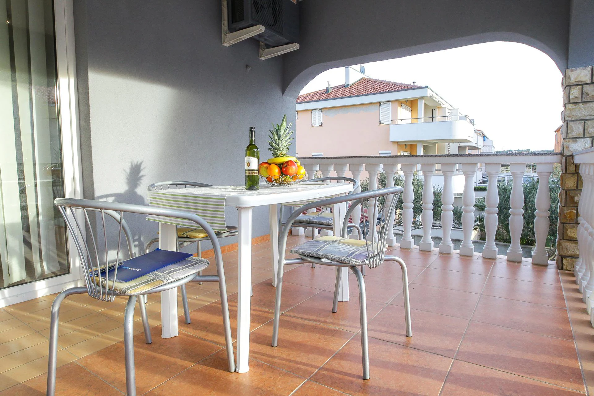 Lucky Luke | One-bedroom apartment - Image 11