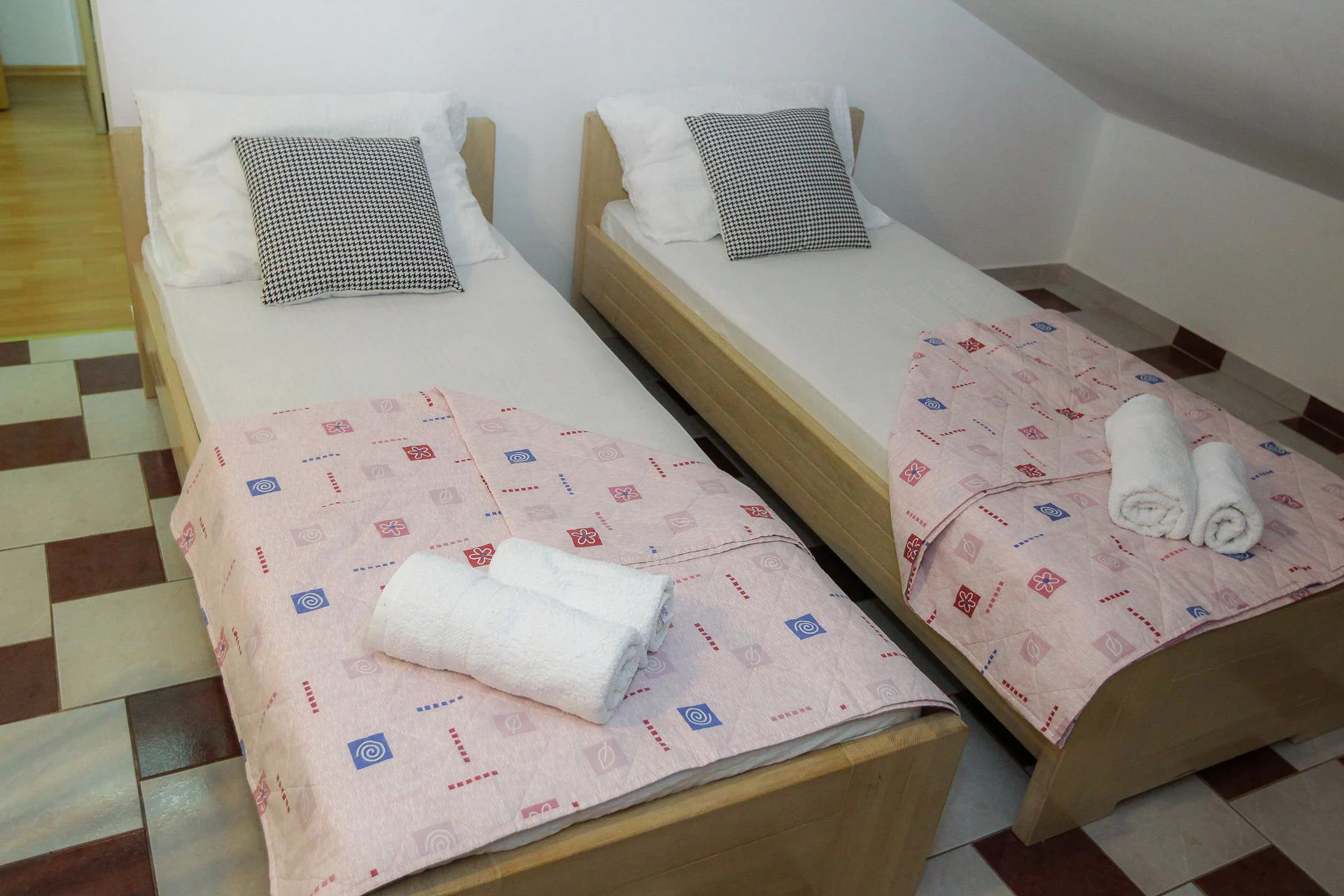 Lucky Luke | Two-bedroom apartment - Image 8