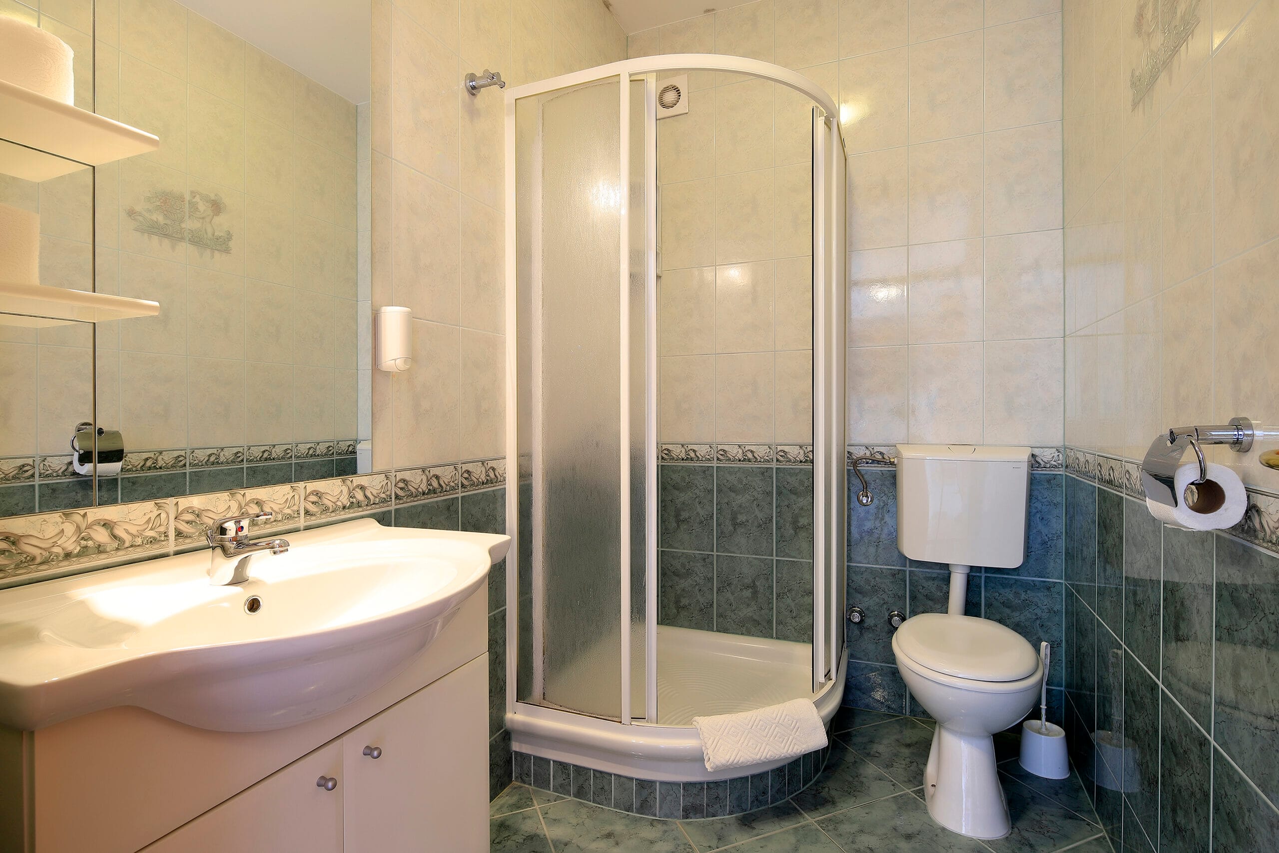 Trcol B6 | Two-bedroom apartment - Image 12