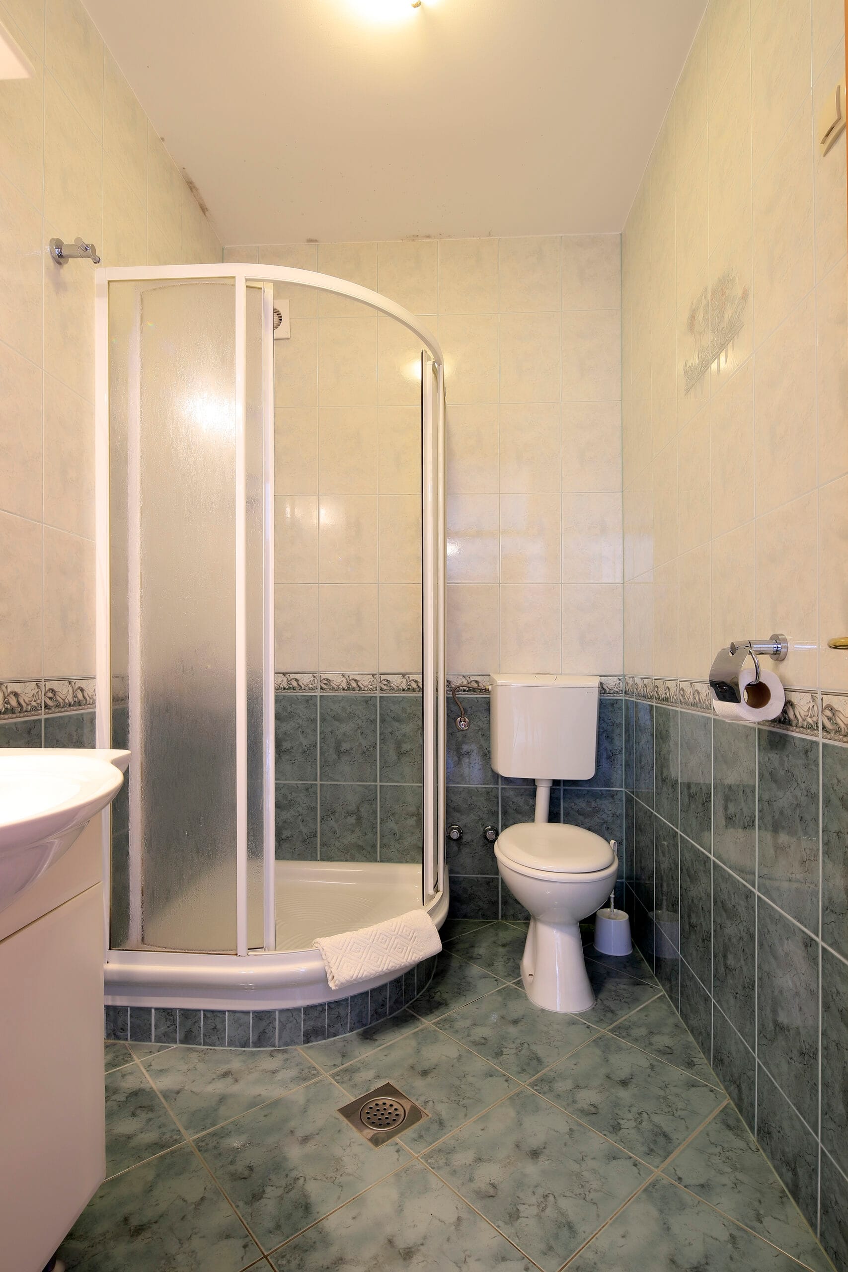Trcol B6 | Two-bedroom apartment - Image 17