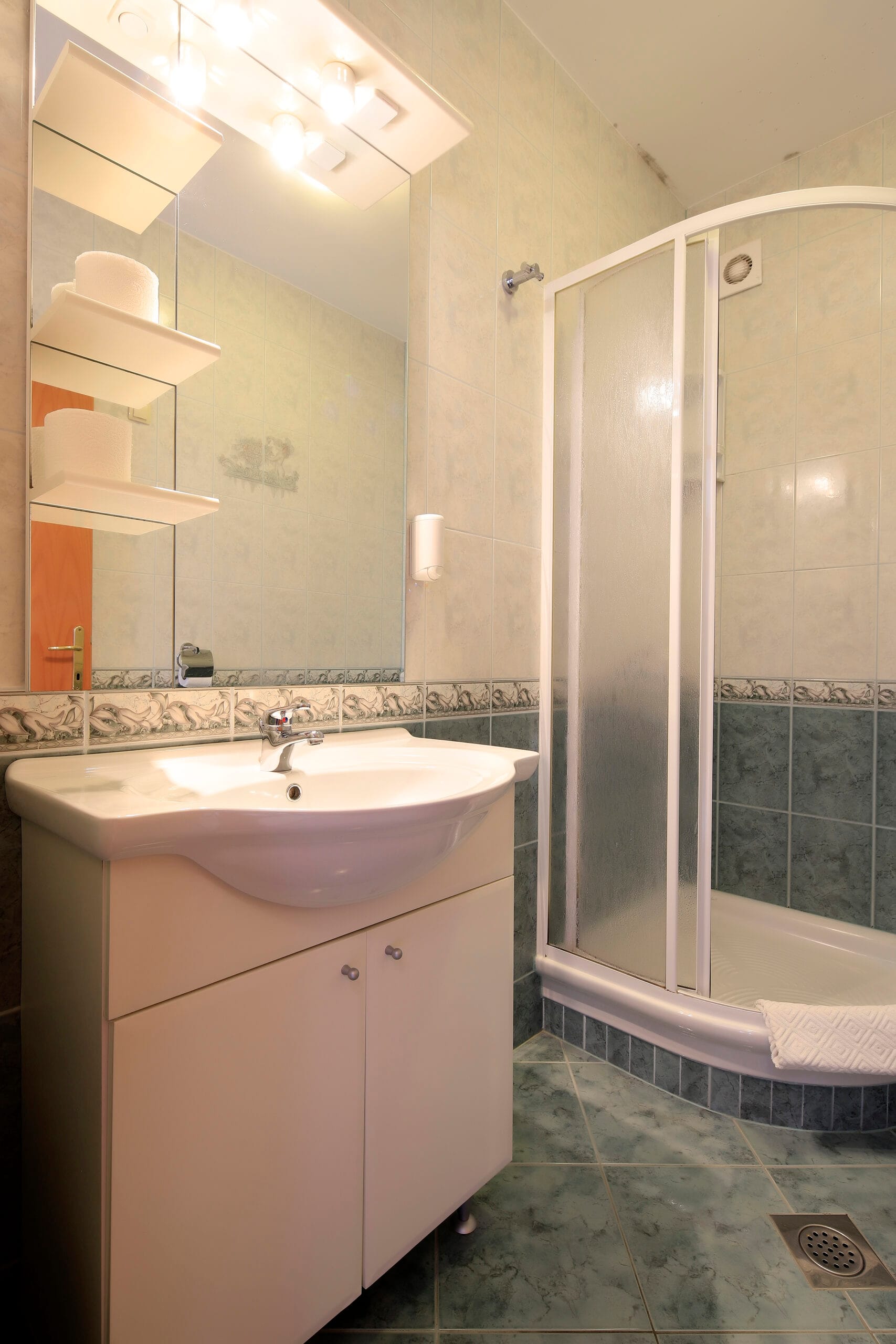 Trcol B6 | Two-bedroom apartment - Image 13