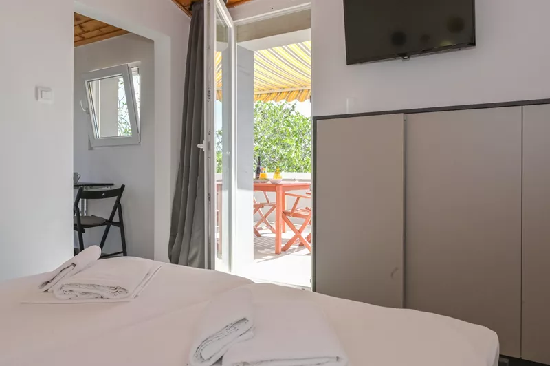 Double L | One-Bedroom Apartment - Image 7