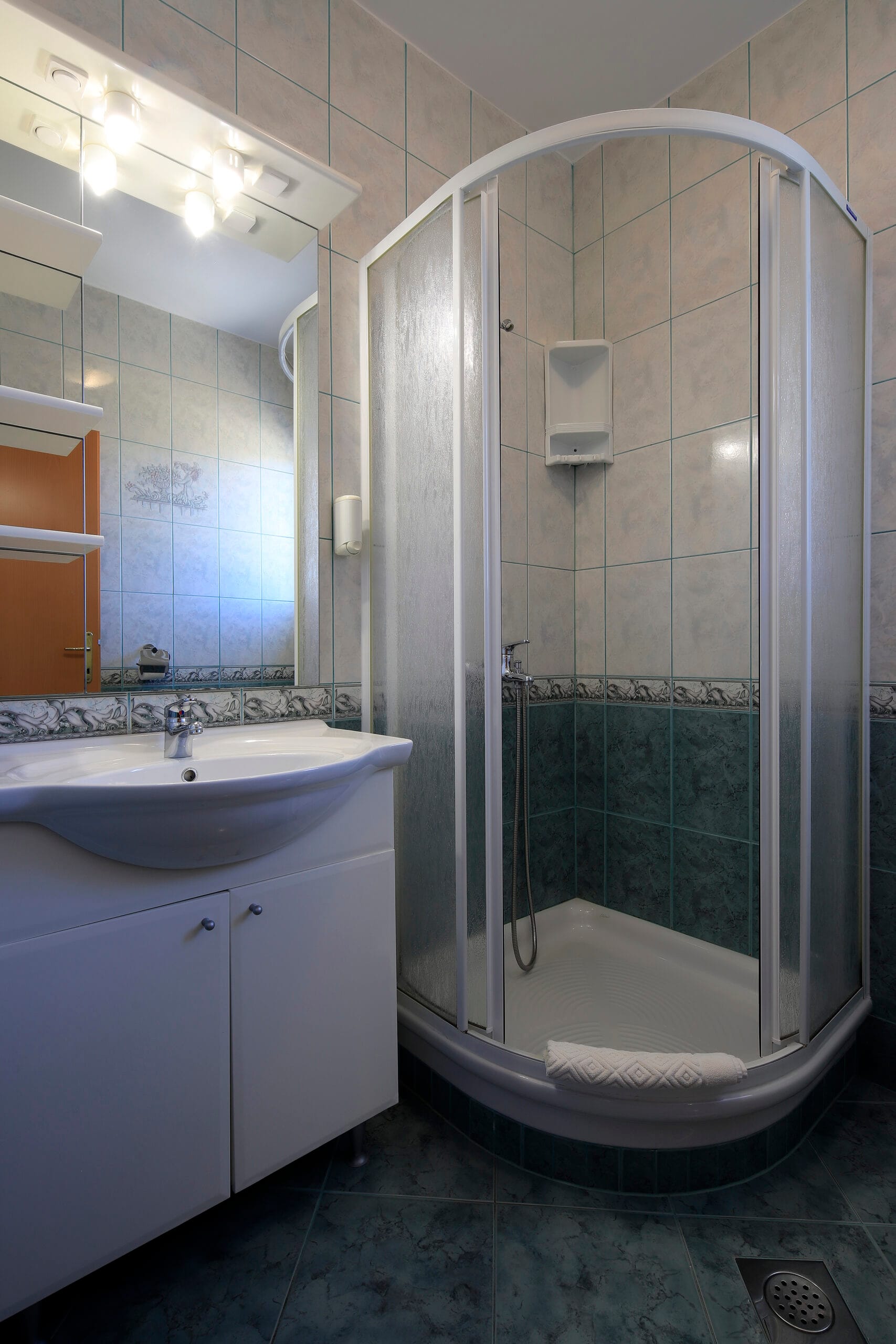 Trcol B9 | Two-bedroom apartment - Image 17