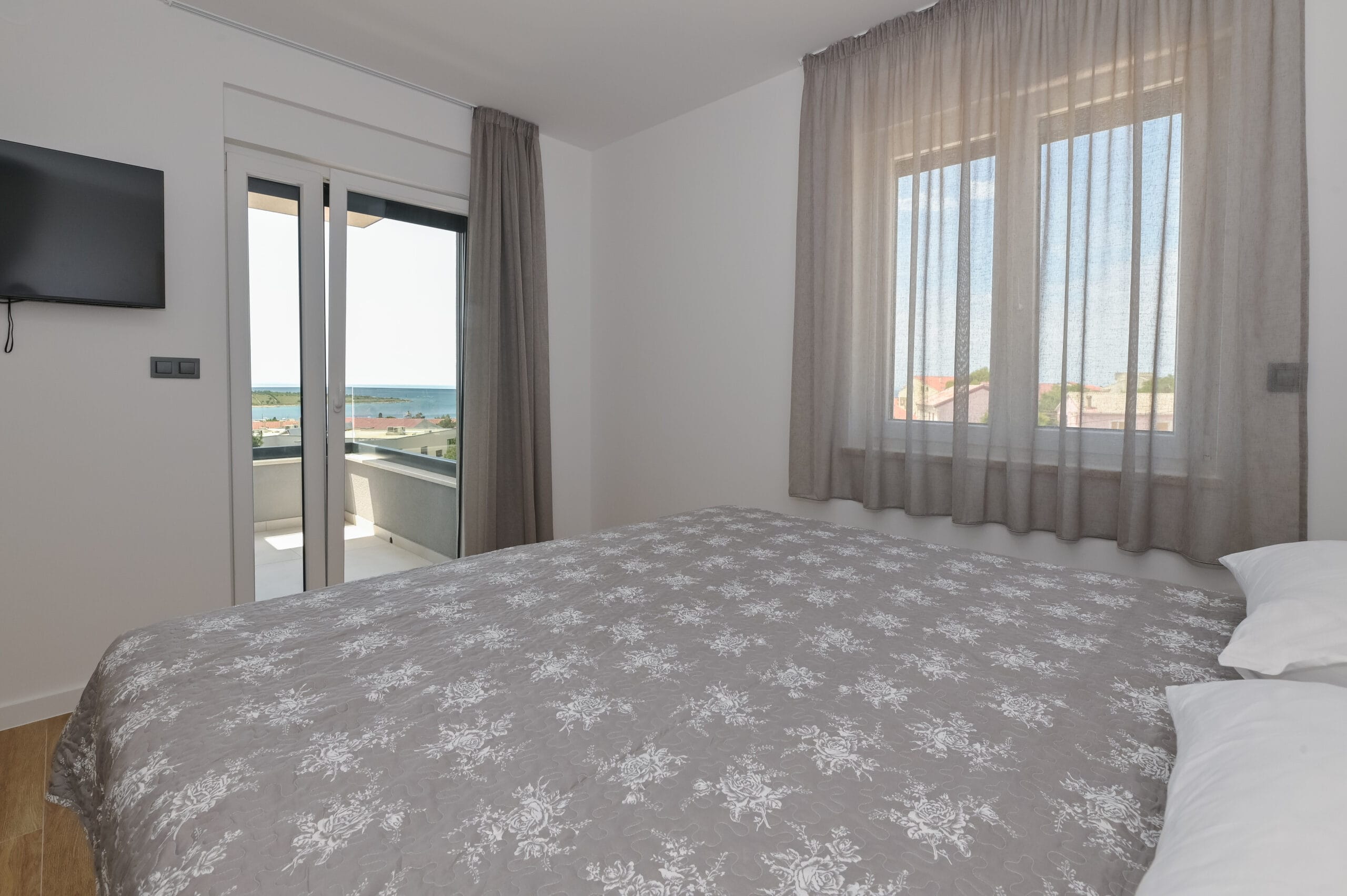 Eagle | Two-bedroom apartment - Image 30