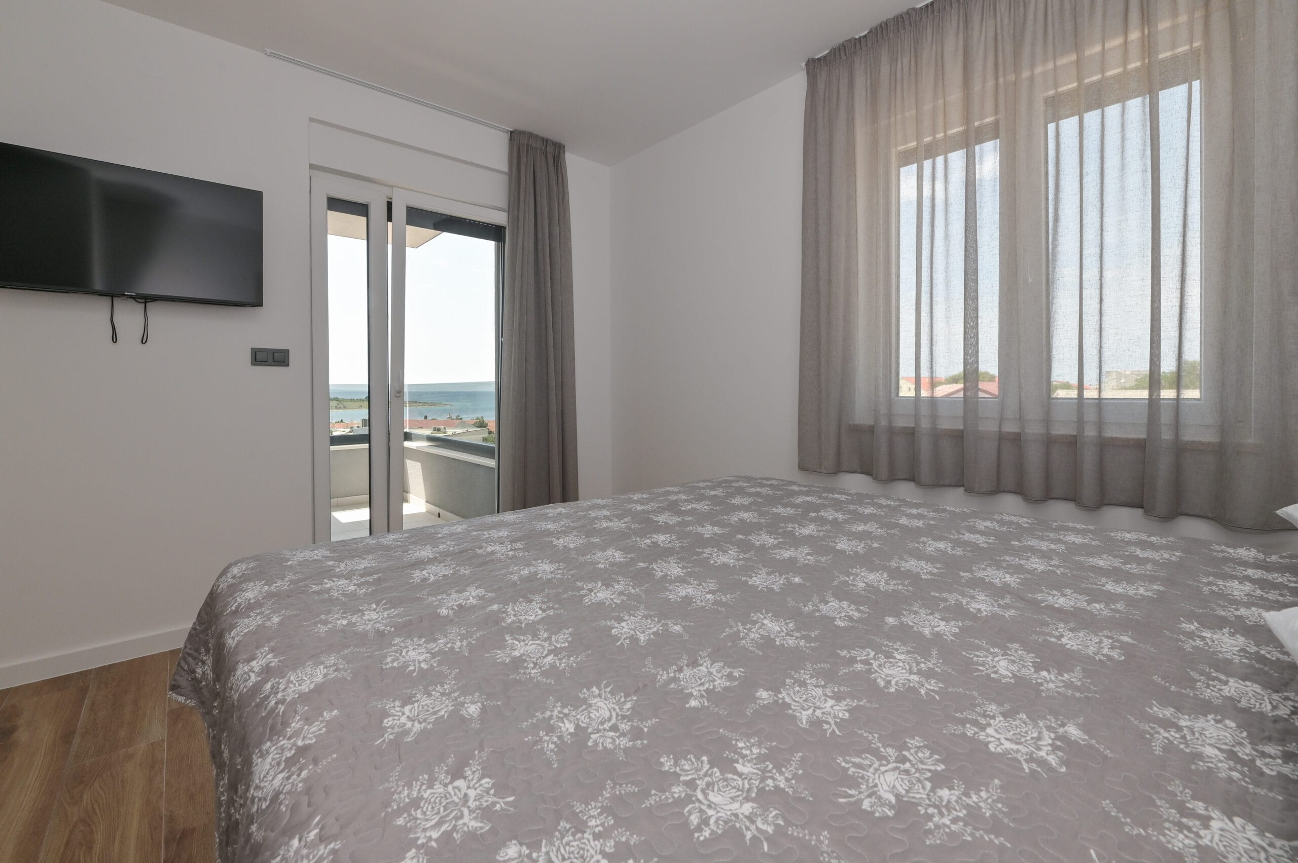 Eagle | Two-bedroom apartment - Image 25