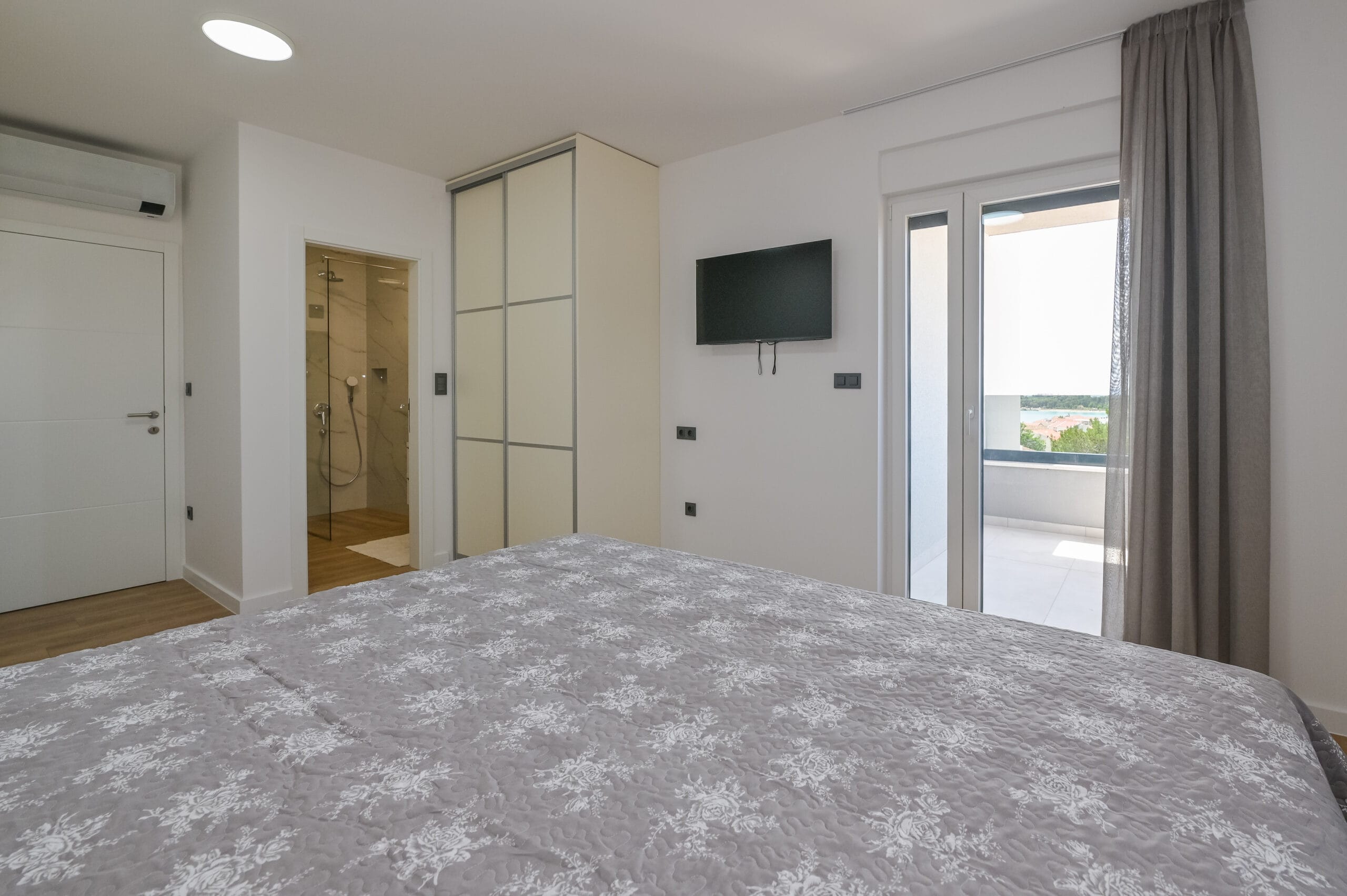 Eagle | Two-bedroom apartment - Image 24