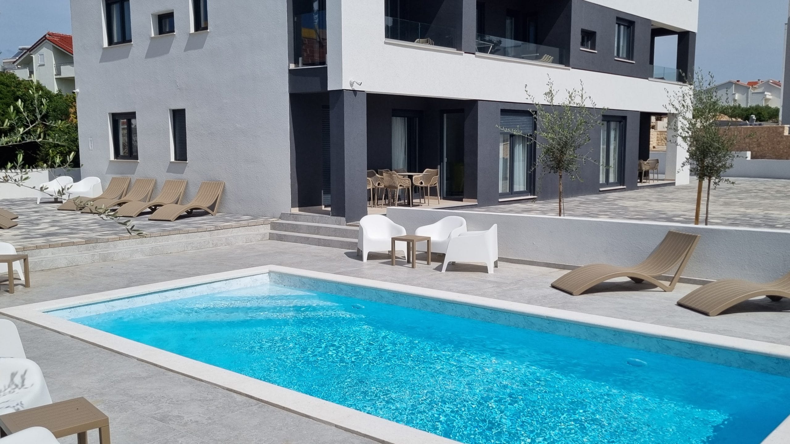 Shark Deluxe | One Bedroom Apartment - Image 12
