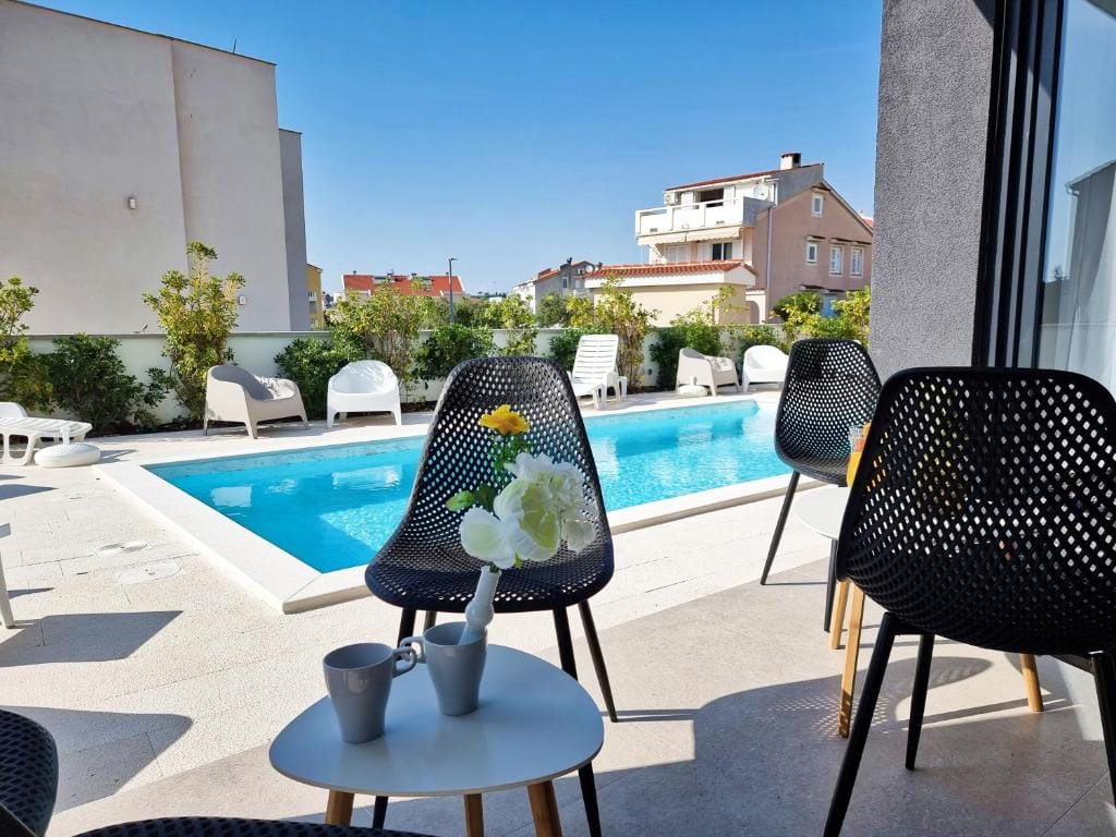 Shark Deluxe | Two Bedroom Apartment - Image 14