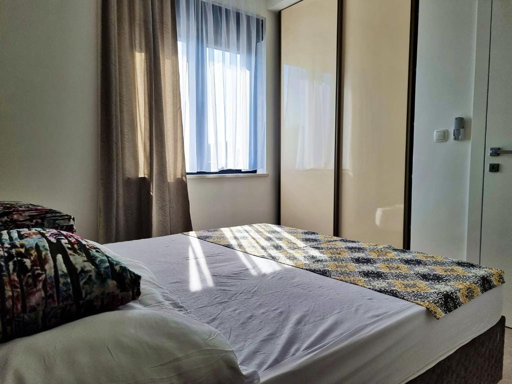 Shark Deluxe | Two Bedroom Apartment - Image 17