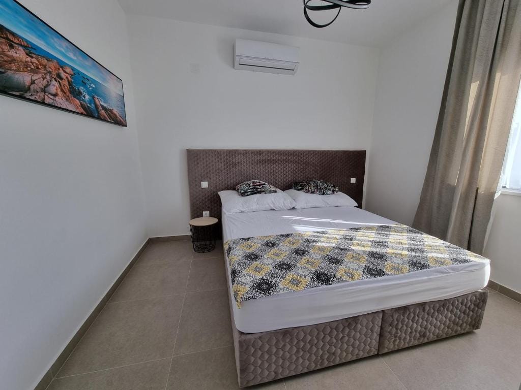 Shark Deluxe | Two Bedroom Apartment - Image 10