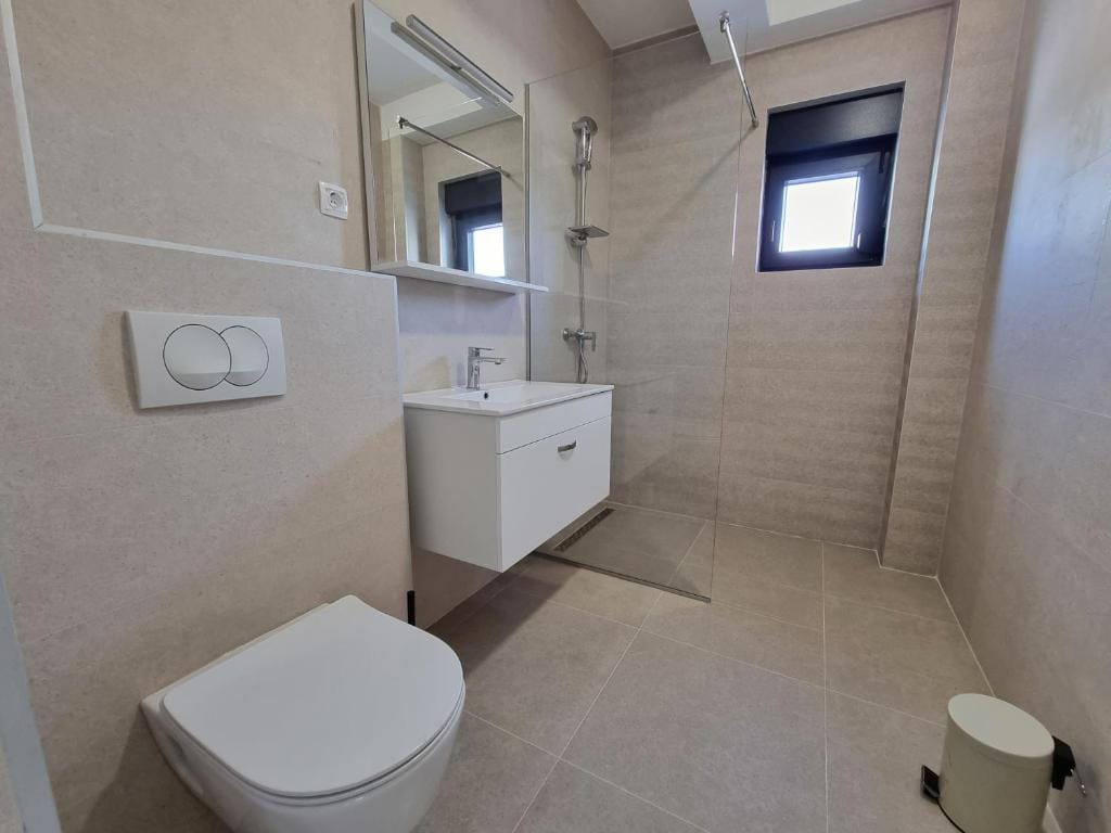 Shark Deluxe | Two Bedroom Apartment - Image 13