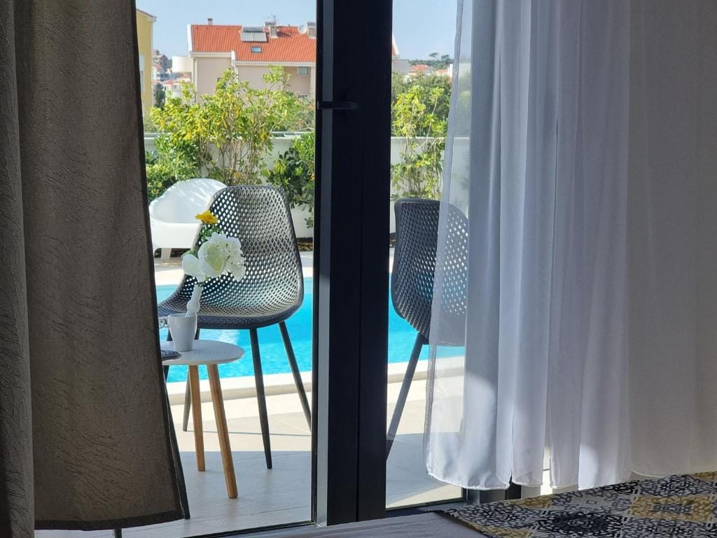Shark Deluxe | Two Bedroom Apartment - Image 11