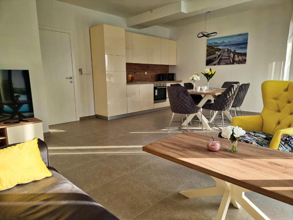 Shark Deluxe | Two Bedroom Apartment - Image 18