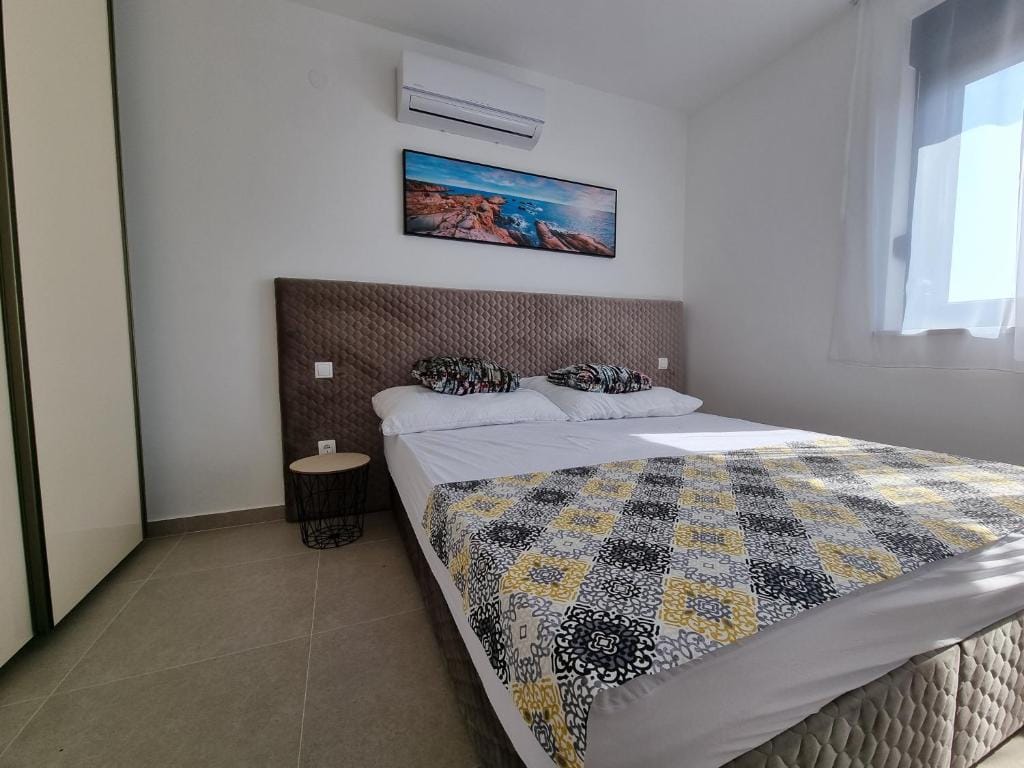Shark Deluxe | One Bedroom Apartment - Image 3