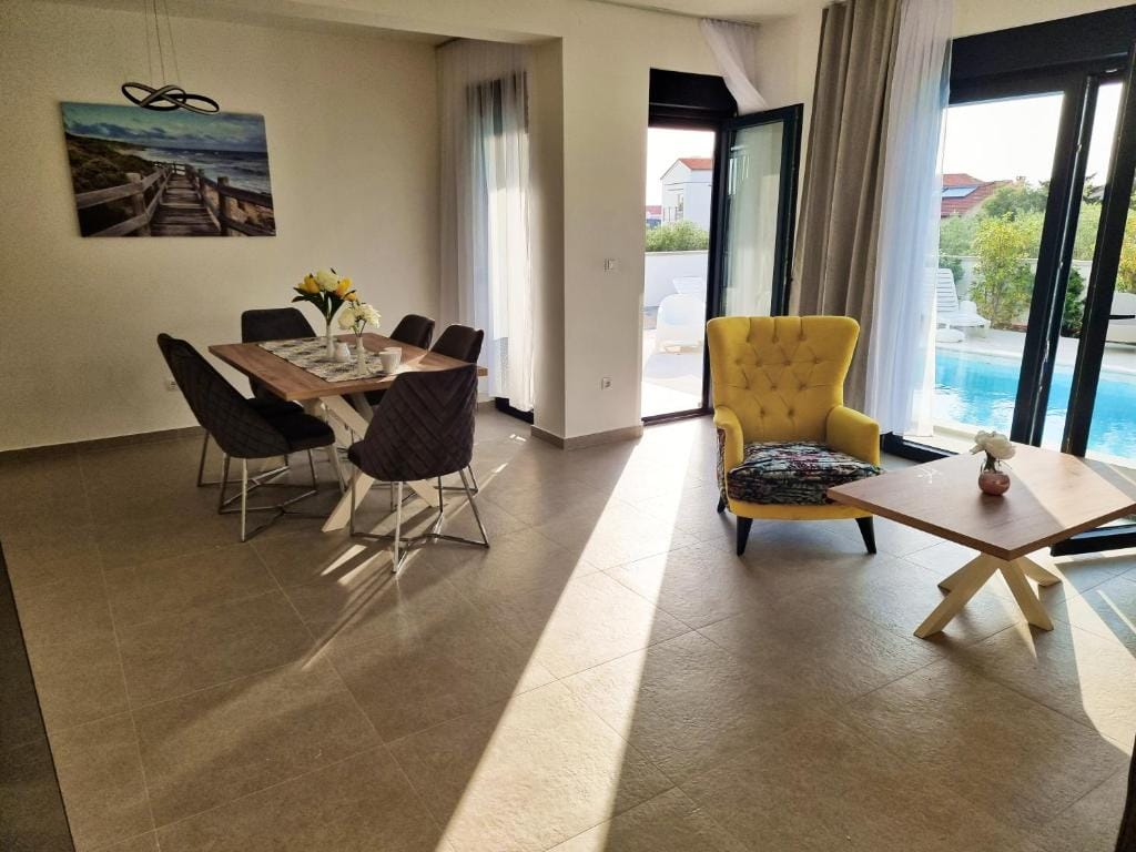 Shark Deluxe | Two Bedroom Apartment - Image 19