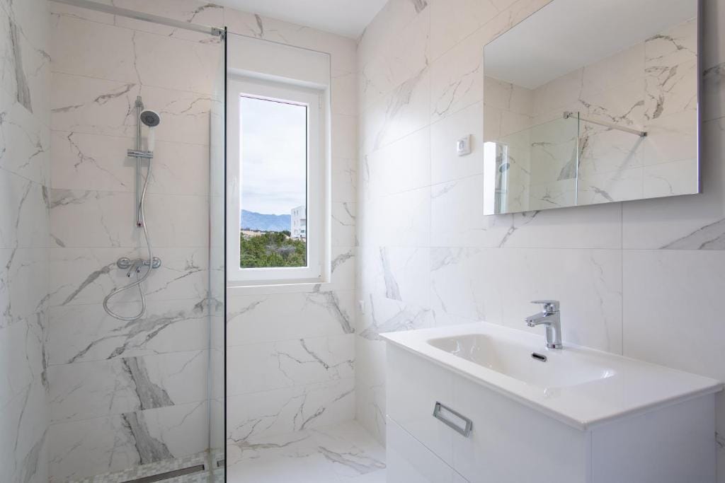 Villa Luna Deluxe 2 | Two Bedroom Apartment - Image 6