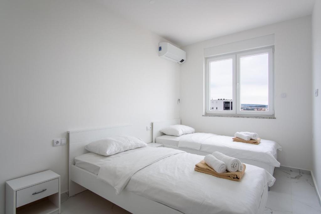 Villa Luna Deluxe 2 | Two Bedroom Apartment - Image 7